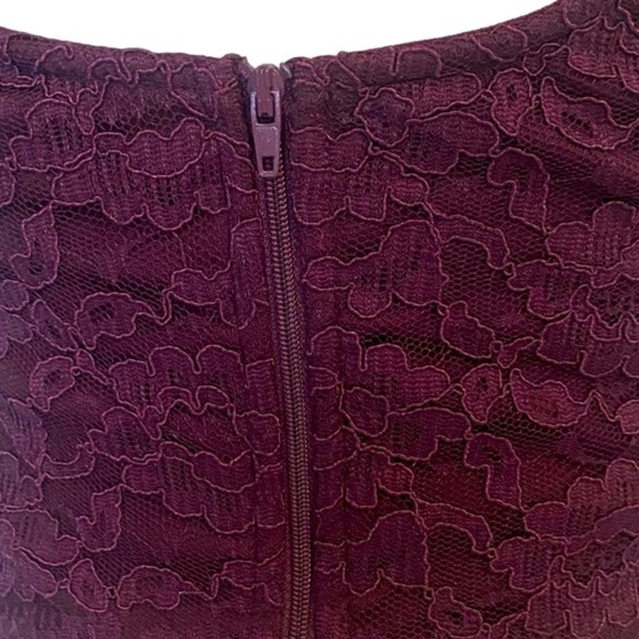 Jodi Kristopher lace halter peek a boo crop top burgundy/plum size 7 - Picture 7 of 10